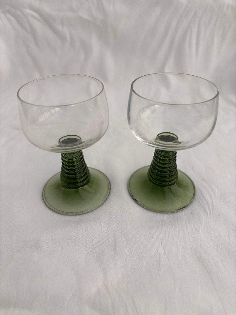 Vintage roemer wijnglas op groene voet, set van 2., Antiek en Kunst, Ophalen of Verzenden