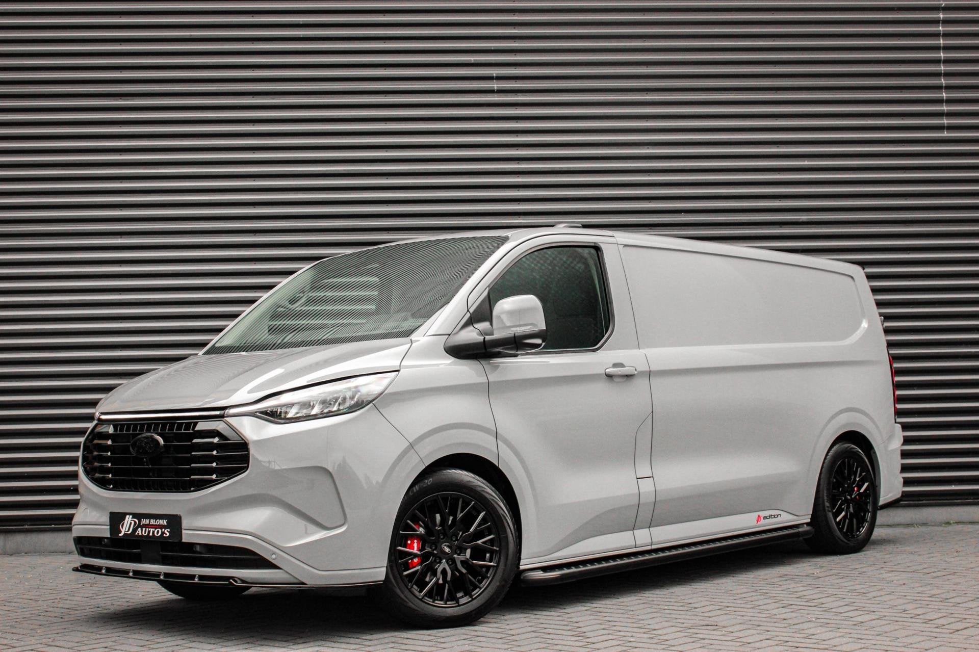 Ford E-Transit Cust. 340 L2H1 Limited 65 kWh 218PK / JB-EDII, Auto's, Bestelauto's, Automaat, Achterwielaandrijving, 324 km, Zwart