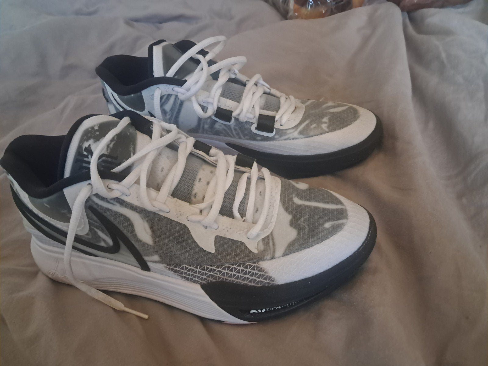 Nike Kyrie 8 (Infinity) - Zo goed als nieuw - Maat 44, Wit, Nike, Ophalen of Verzenden, Sneakers of Gympen