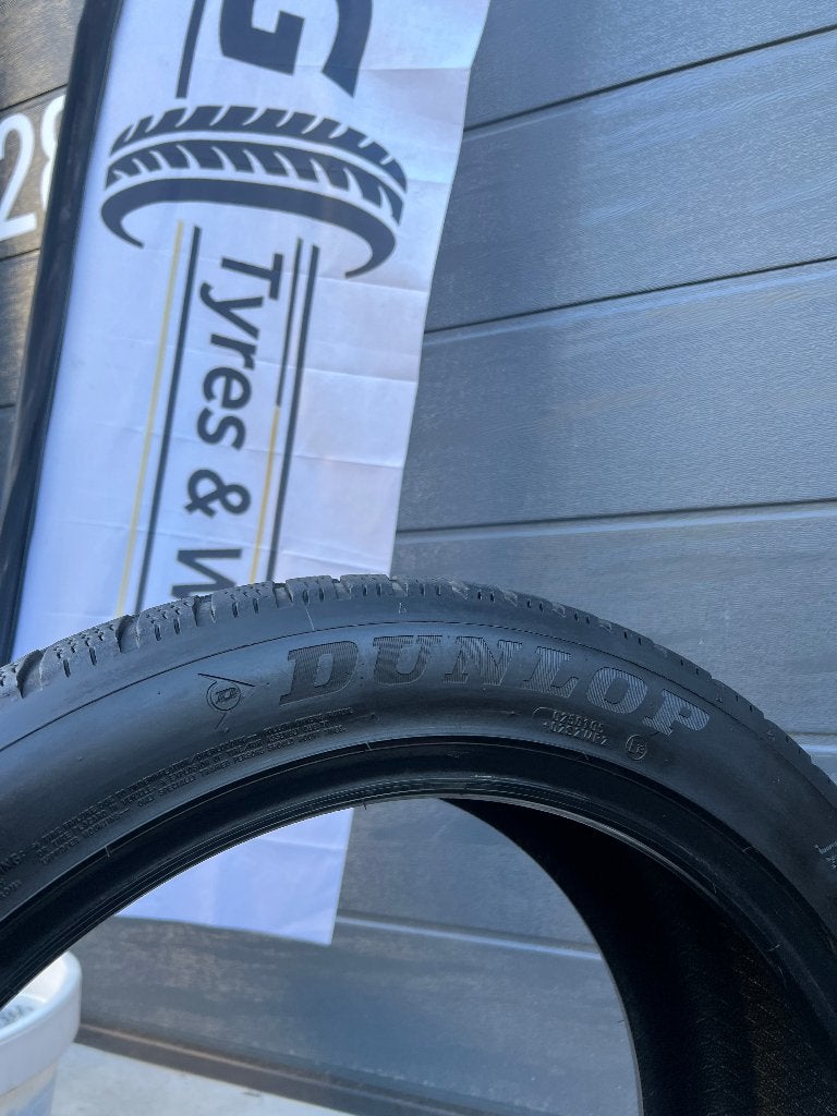 2x 255/45 R20 105V XL Dunlop Winter Sport 5 SUV, Gebruikt, 255 mm, Band(en), 20 inch