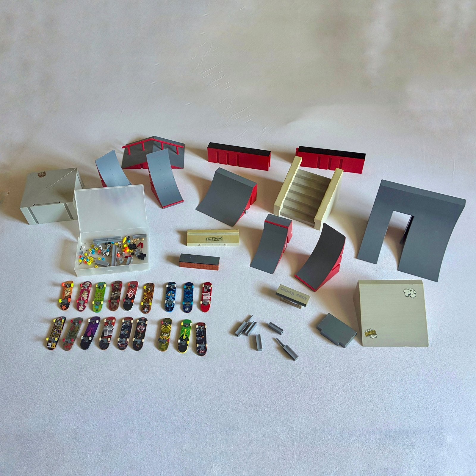 Tech Deck – 18 Fingeroards + Skatepark + Accessoires, Ophalen of Verzenden, Gebruikt