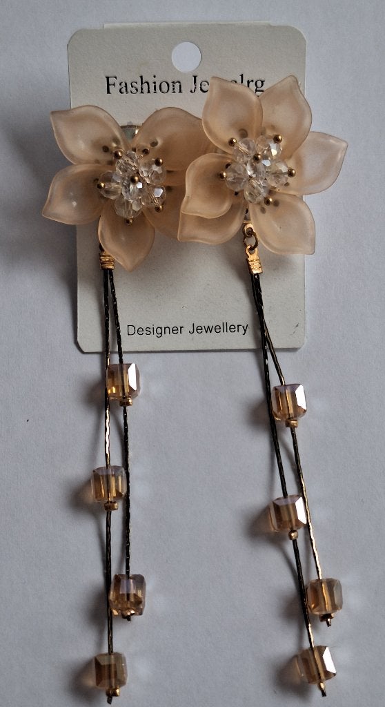 Poeder roze beige bloemen steker oorbellen, Overige materialen, Nieuw, Ophalen of Verzenden, Roze