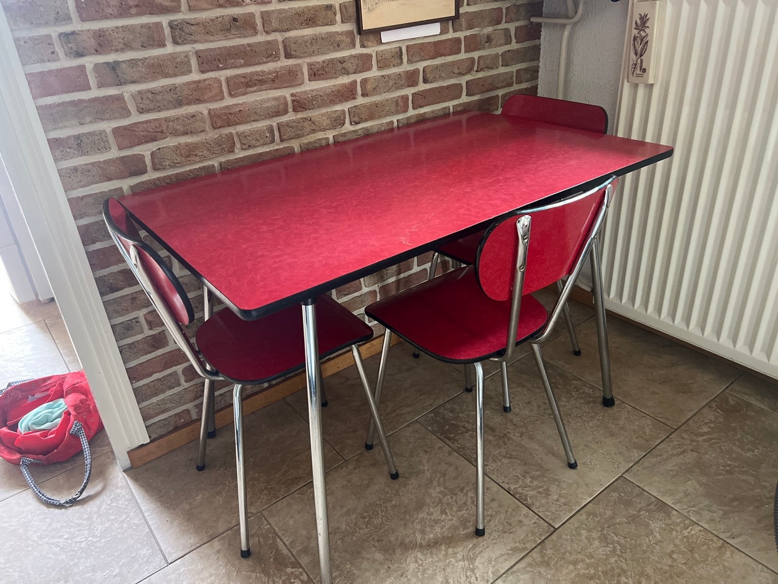 Vintage eettafel met 4 stoelen - rood/chroom, Huis en Inrichting, Tafels | Eettafels, Gebruikt, 100 tot 150 cm, Tot twee personen
