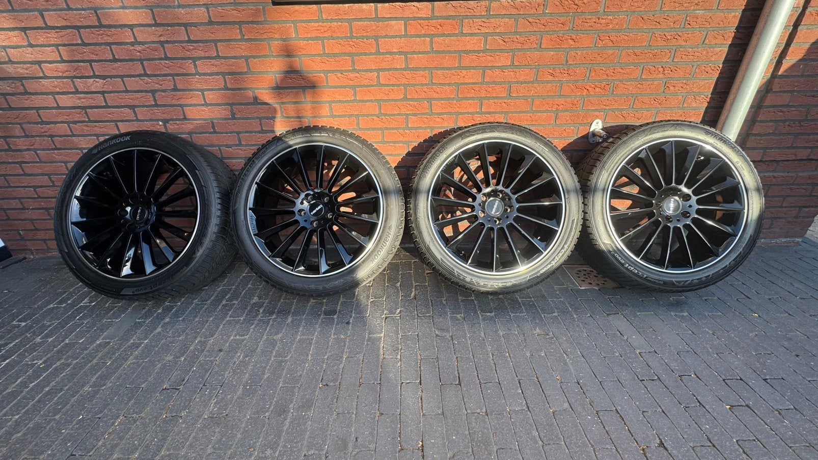 Foto 3 van Mini Countryman U25 Hankook winterset 245/45R19 Als Nieuw!!!