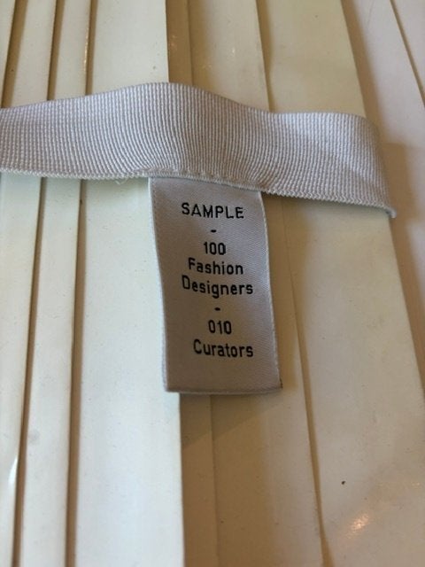 salontafelboek met 100 toonaangevende modeontwerpers, Ophalen