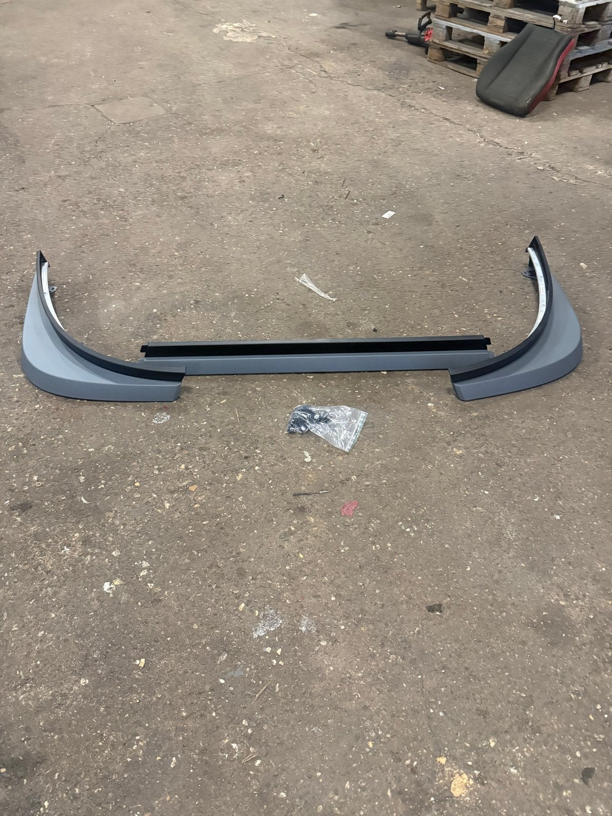 Volvo FH 5 Bumper Spoiler Origineel Nieuw, Ophalen of Verzenden, Nieuw, Volvo, Carrosserie en Plaatwerk