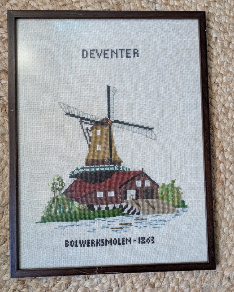 Vintage geborduurd schilderij Deventer Bolwerksmolen, Minder dan 50 cm, Ophalen of Verzenden, Zo goed als nieuw, Schilderij