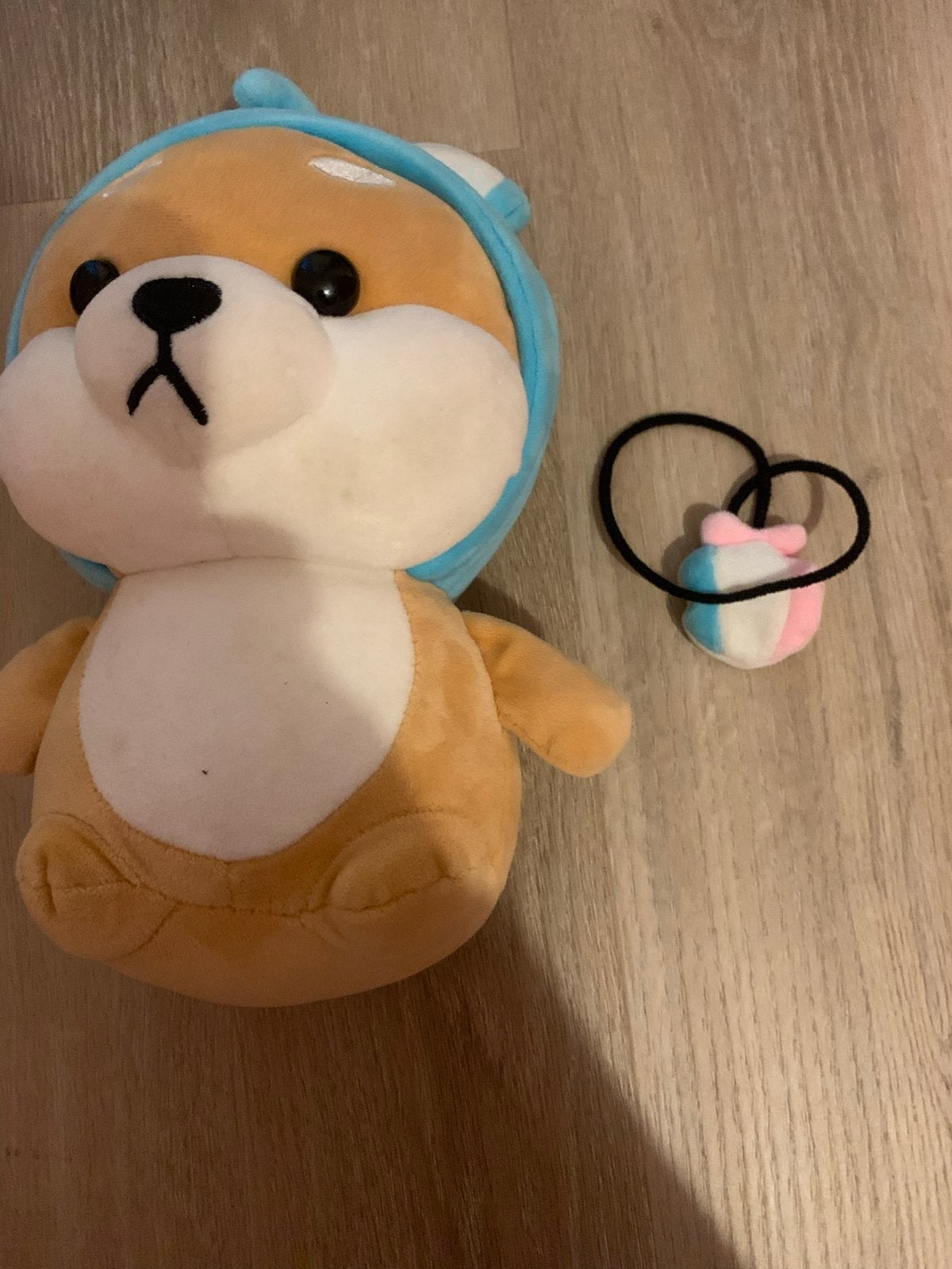 Schattige Shiba Inu knuffel met blauwe capuchon, Overige merken, Hond, Zo goed als nieuw, Middelgroot (20 tot 80 cm)