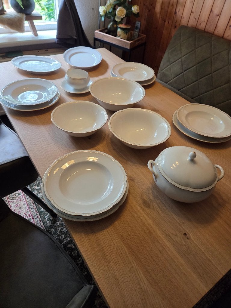 12-delig Boorden Servies - Wit met Gouden Rand, Ophalen, Zo goed als nieuw
