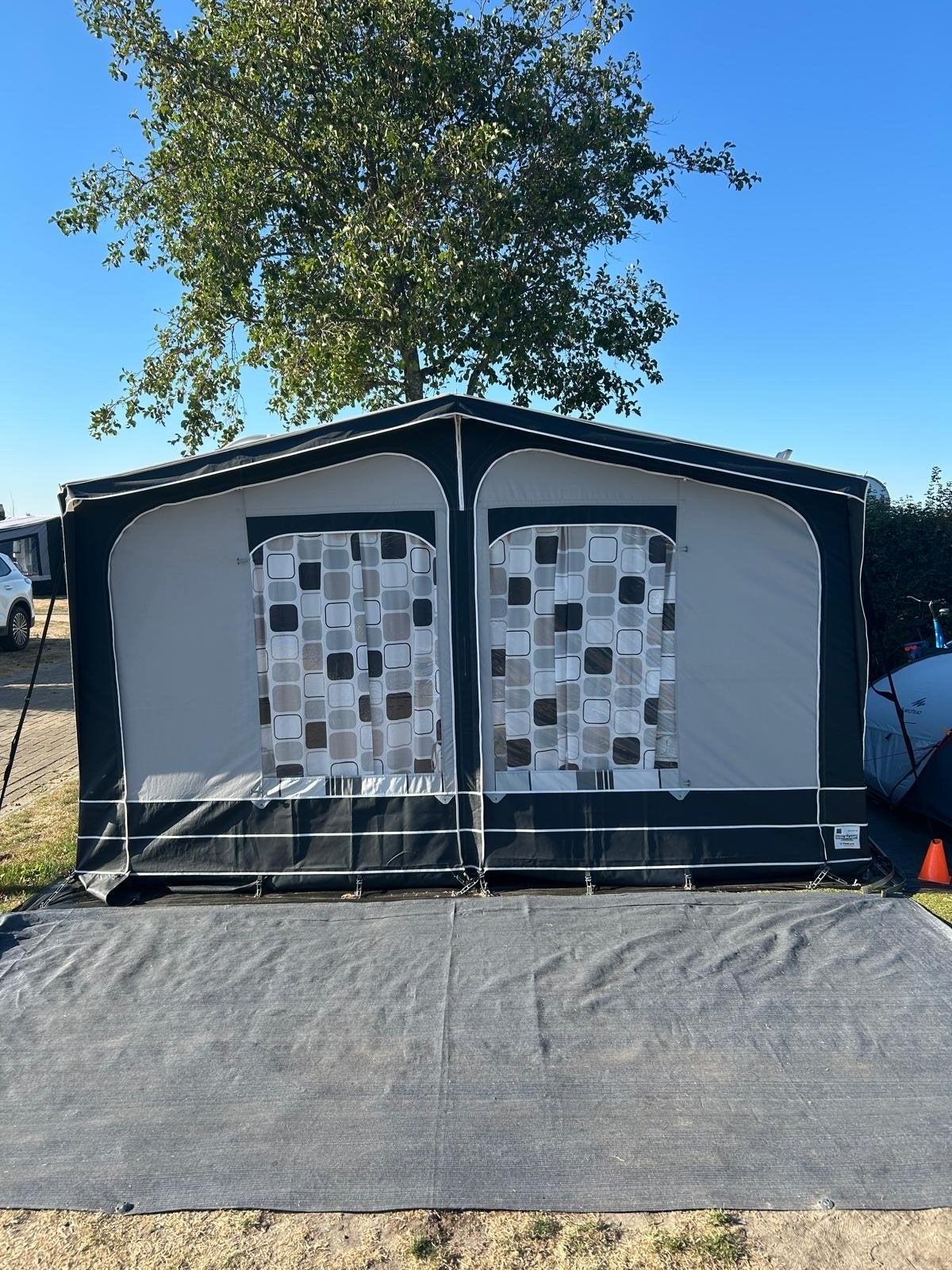 Goldcamp voortent + luifel met zijwanden - Omloopmaat 7, Caravans en Kamperen, Voortenten en Luifels, Ophalen, Zo goed als nieuw