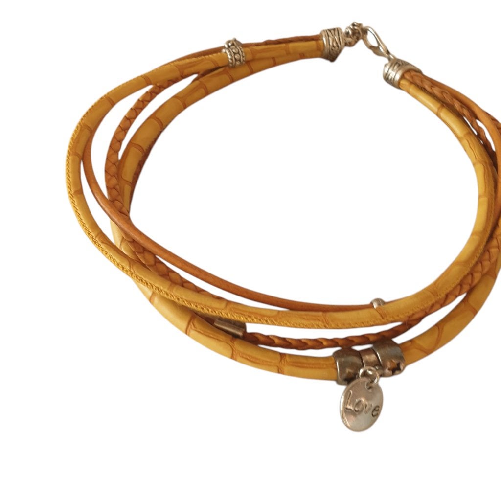 Prachtige leren ketting choker met love bedel 0207, Sieraden, Tassen en Uiterlijk, Overige materialen, -, -, Ophalen of Verzenden