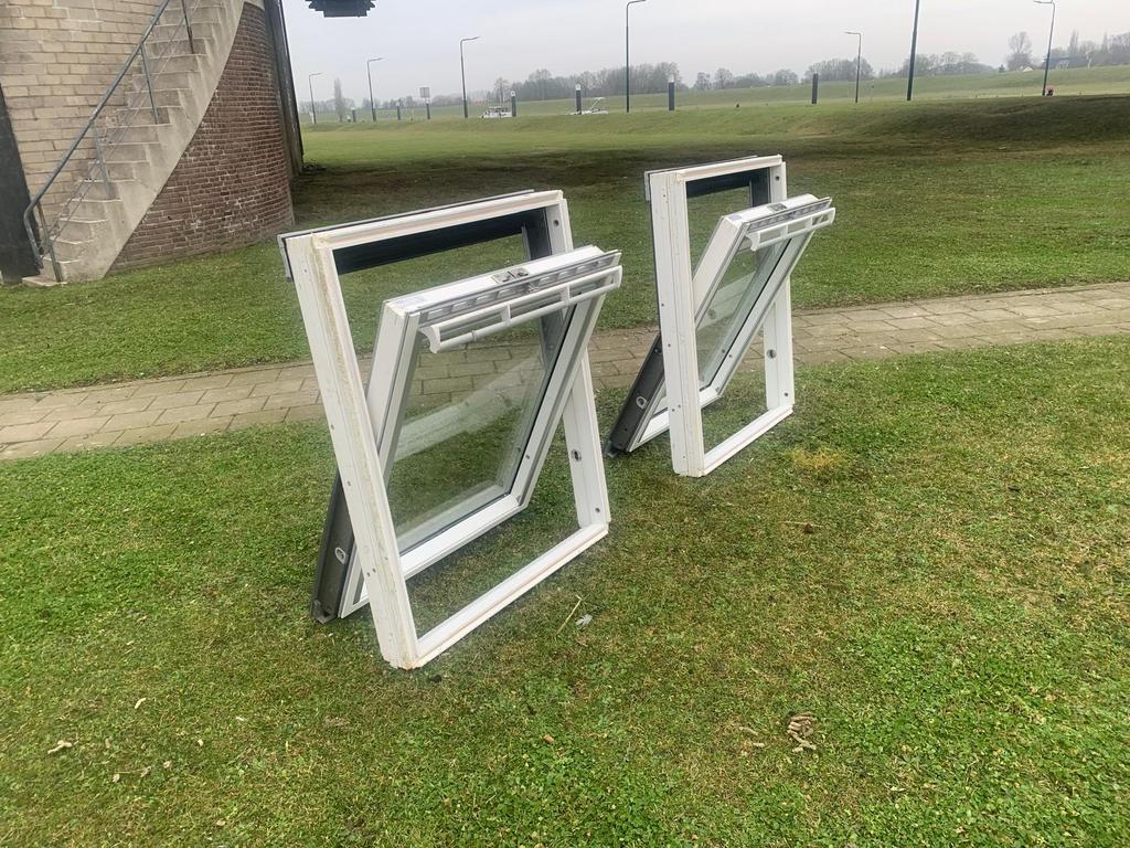 HOUTEN VELUX DAKRAMEN Diverse Soorten & Maten, Doe-het-zelf en Verbouw, Glas en Ramen, Ophalen, Zo goed als nieuw, Minder dan 80 cm