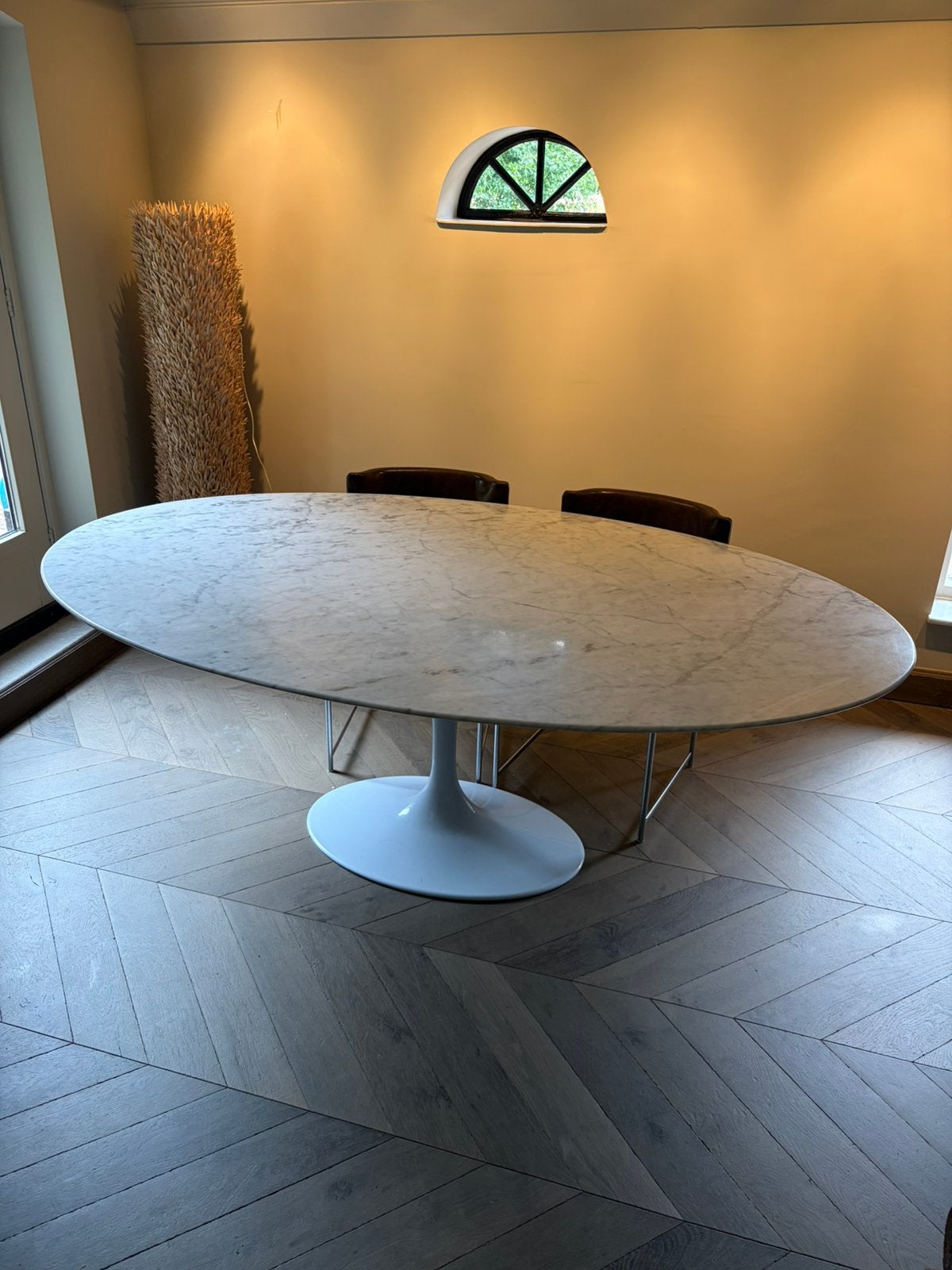 Saarinen tulip marmeren tafel ovaal, Ophalen, 100 tot 150 cm, 200 cm of meer, Zo goed als nieuw