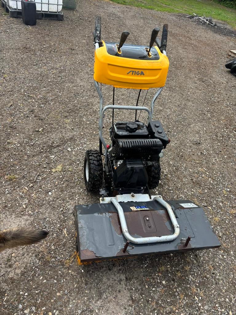 Stiga SWS 800 G Veegmachine / Sweeper - 212cc, Ophalen of Verzenden, Gebruikt