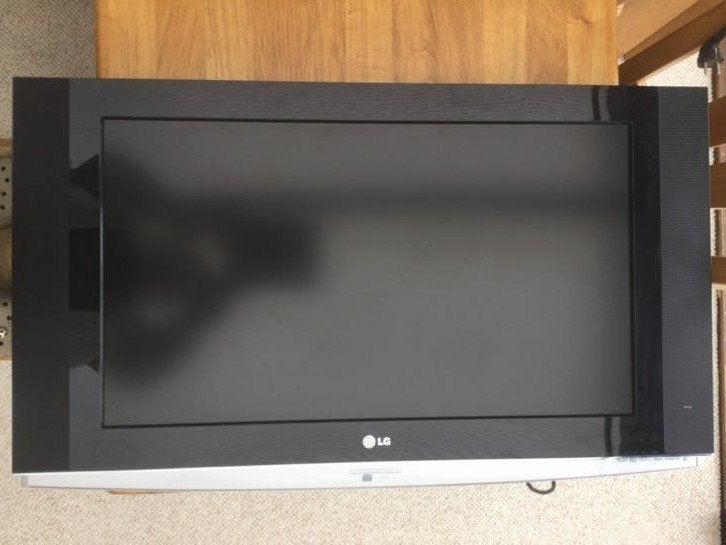 ZGAN. LG TV 81cm ,zie foto's, met ophangbeugel, Ophalen, 50 Hz, Zo goed als nieuw, 100 cm of meer