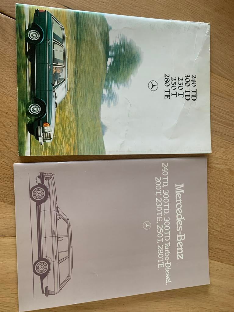2 originele Mercedes W123 folders in goede staat, Ophalen of Verzenden, Zo goed als nieuw, Mercedes