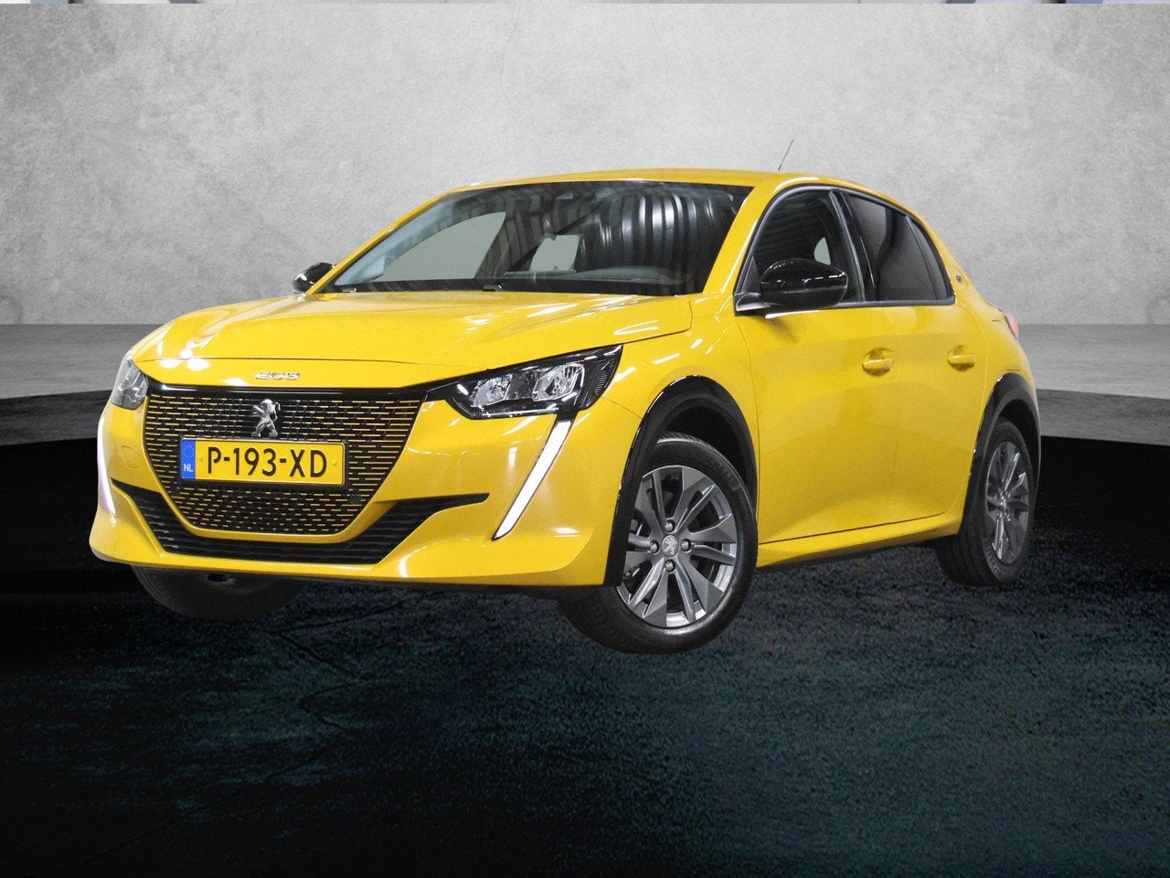 Peugeot e-208 EV Allure Pack 50 kWh 136PK | 1ste eigenaar |, Automaat, 136 pk, Gebruikt, Parkeersensor