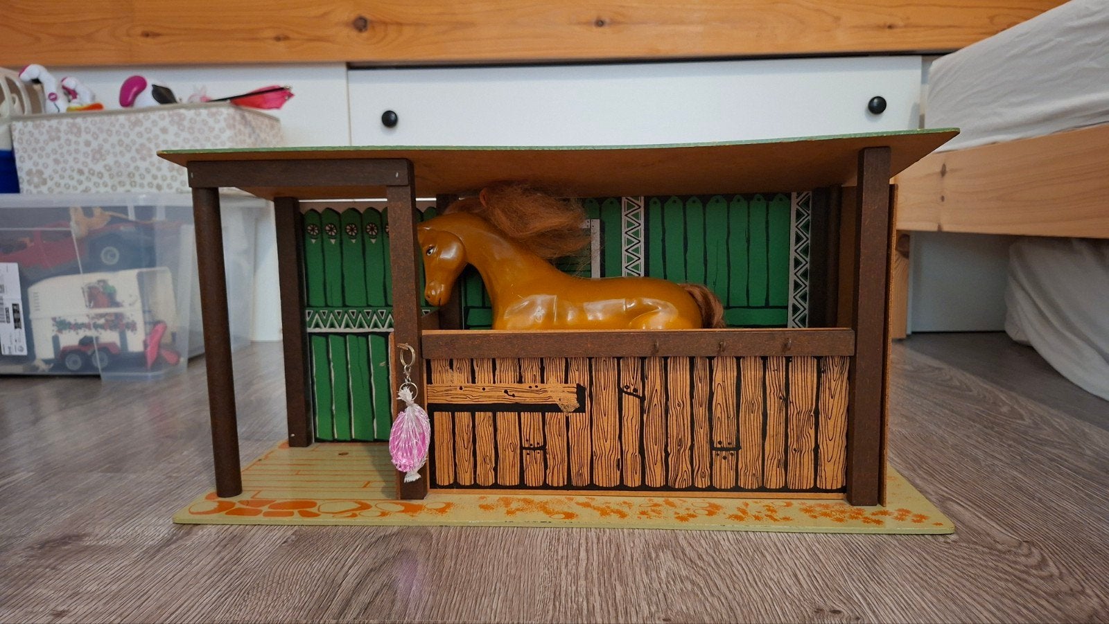 Barbie paardenstal zelfgemaakt, Ophalen, Gebruikt