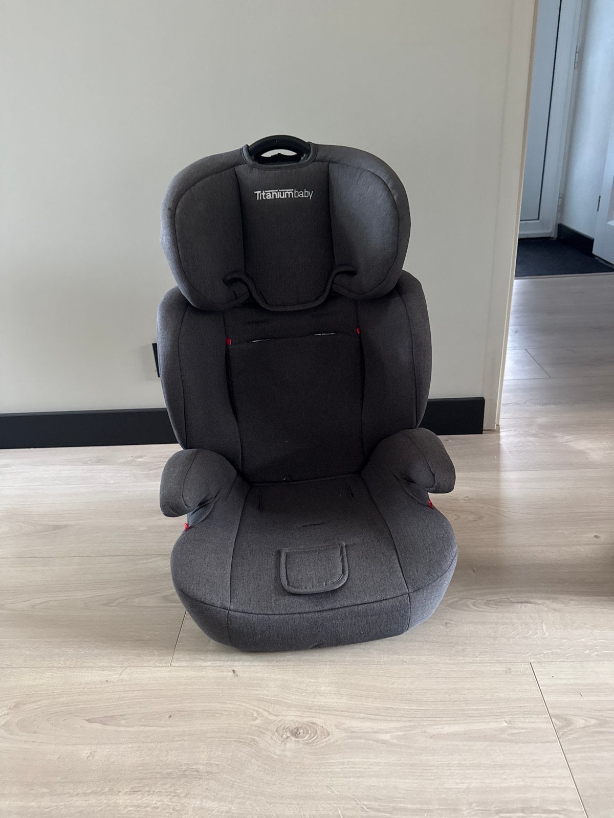 Titaniumbaby autostoel met afneembare rugleuning, Autogordel, Afneembare rugleuning, Zo goed als nieuw, 9 t/m 36 kg