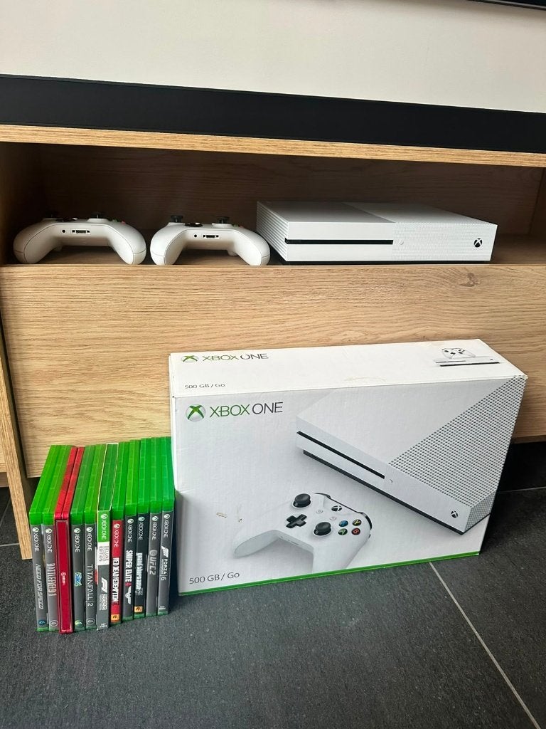 Xbox One S 500GB + 2 Controllers + Games, Spelcomputers en Games, Ophalen, Met 2 controllers, Xbox One S, Zo goed als nieuw