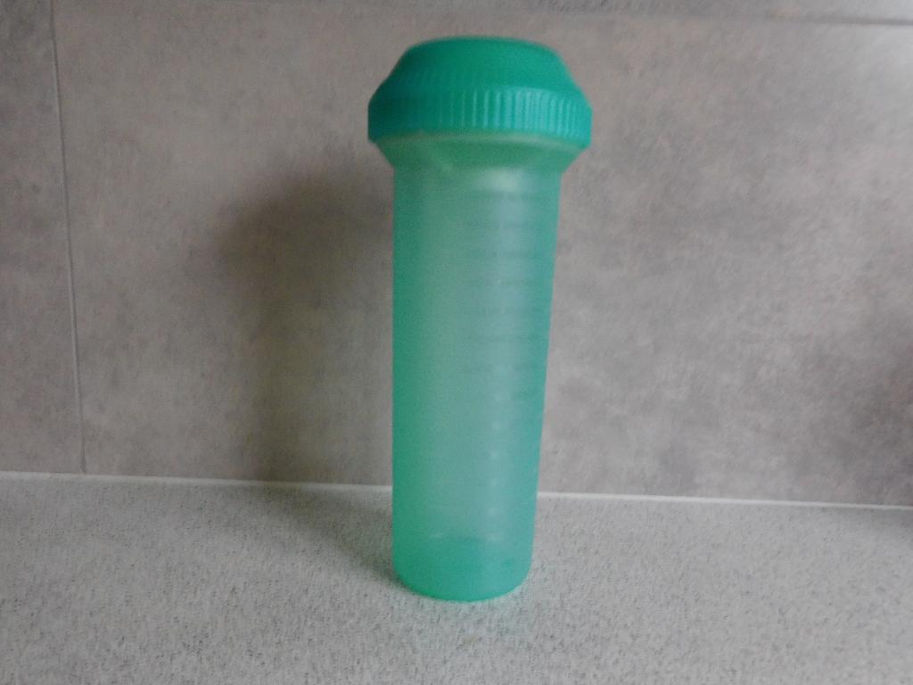Tupperware Mix & Blend Shaker 750 ml. Turquoise Lime, Ophalen of Verzenden, Zo goed als nieuw, Groen, Beker of Kan
