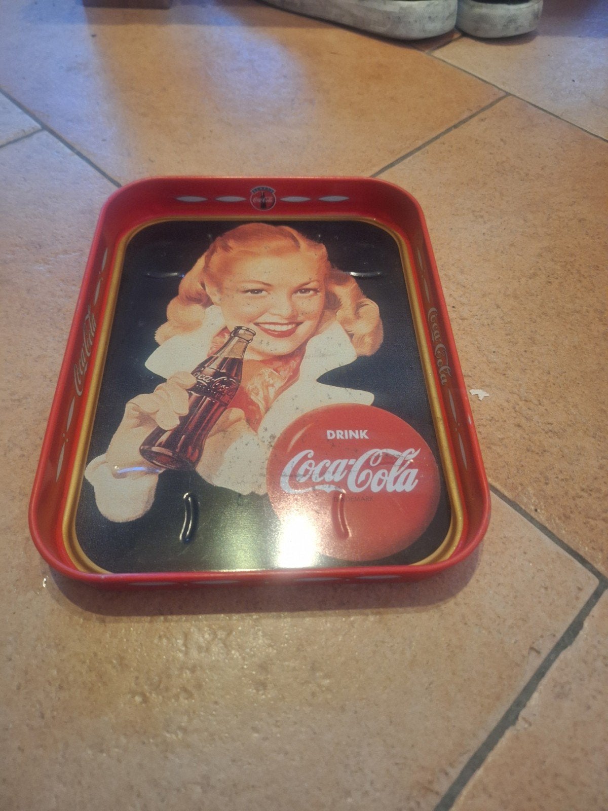 Vintage Coca-Cola dienblad met retro afbeelding, Ophalen of Verzenden, Gebruikt, Gebruiksvoorwerp
