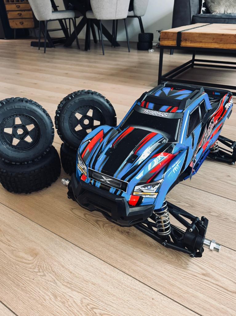 Splinternieuwe volledig geüpgraded Traxxas X maxx, Hobby en Vrije tijd, Ophalen of Verzenden, Nieuw, Overige schalen, Auto offroad