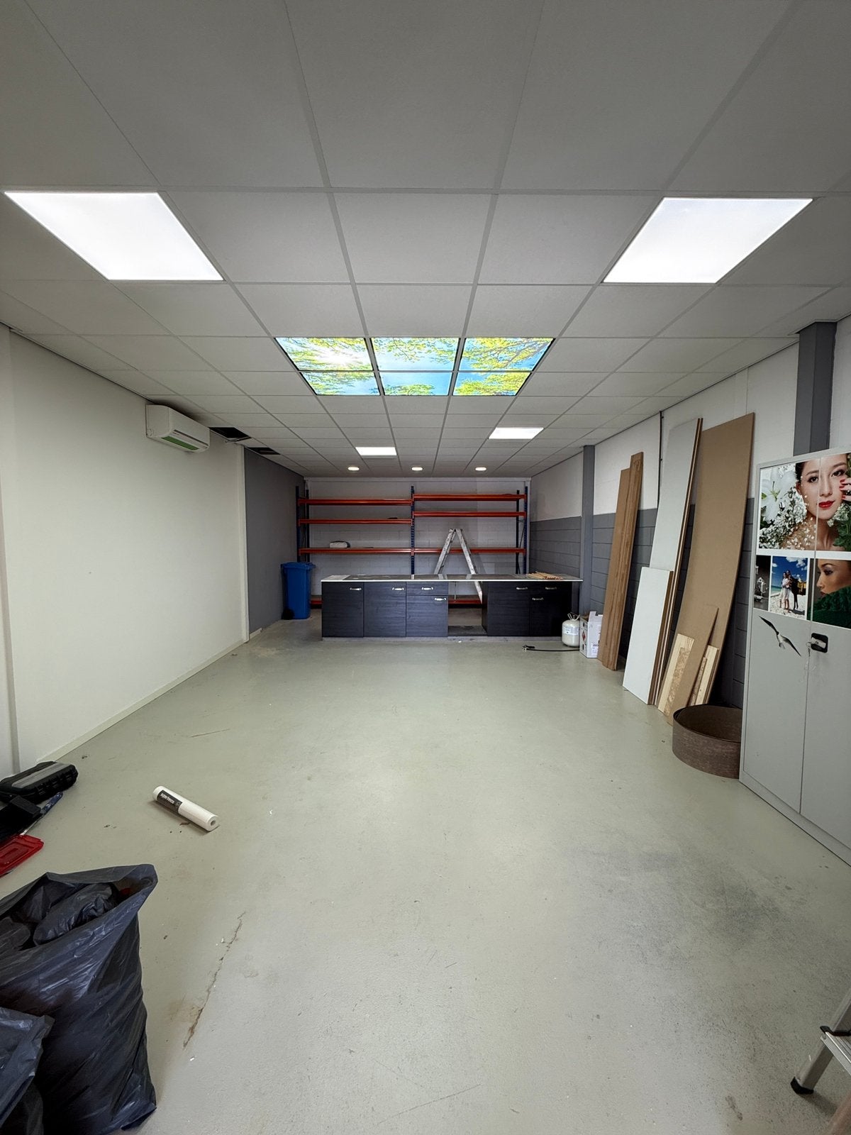 Bedrijfsruimte te huur HELLEVOETSLUIS, 50 m² of meer, Overige regio's