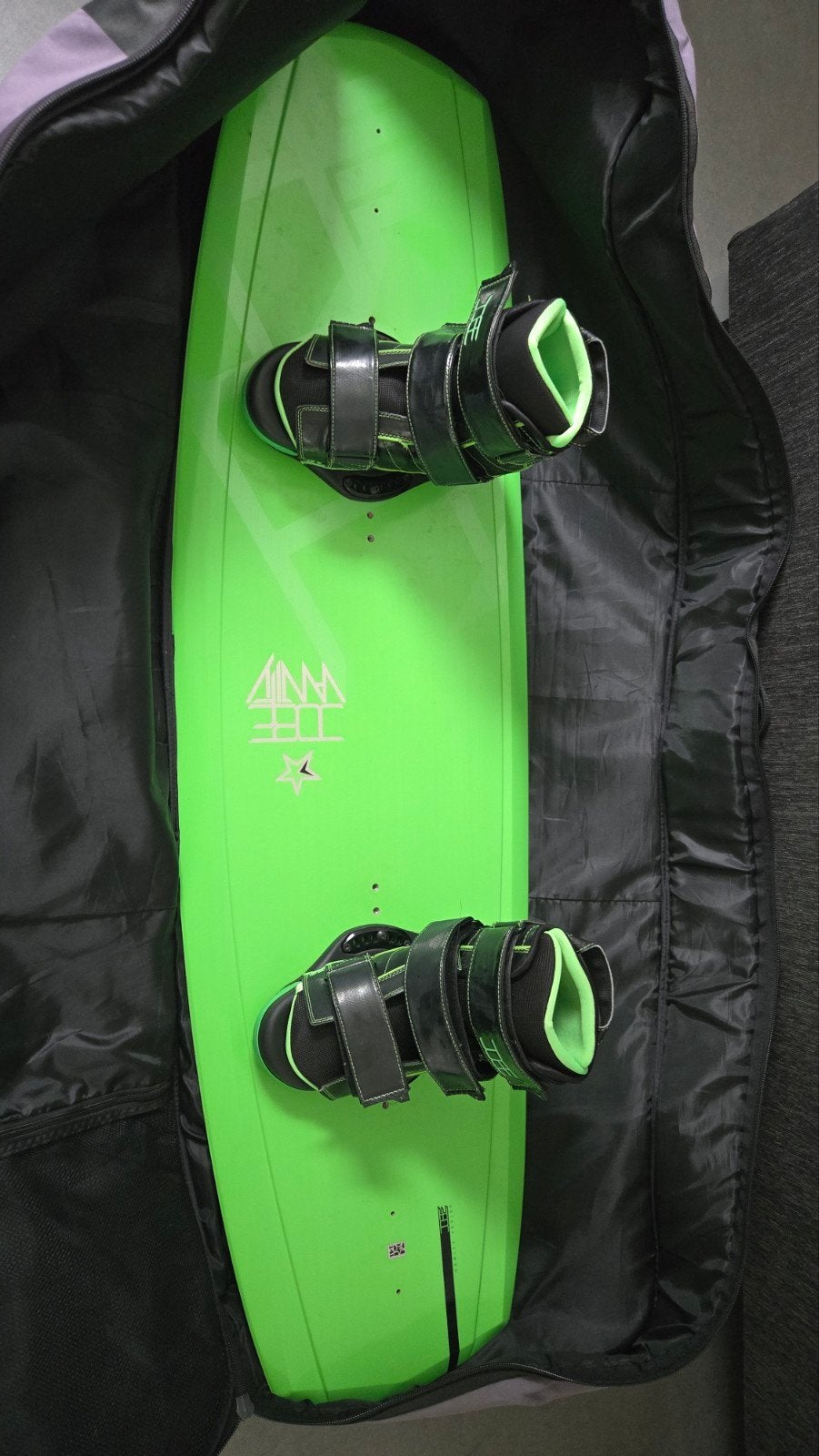 Wakeboard met bindingen - Jobe Vanity Series, Watersport en Boten, Wakeboarden, Ophalen, Gebruikt, Board en Schoenen