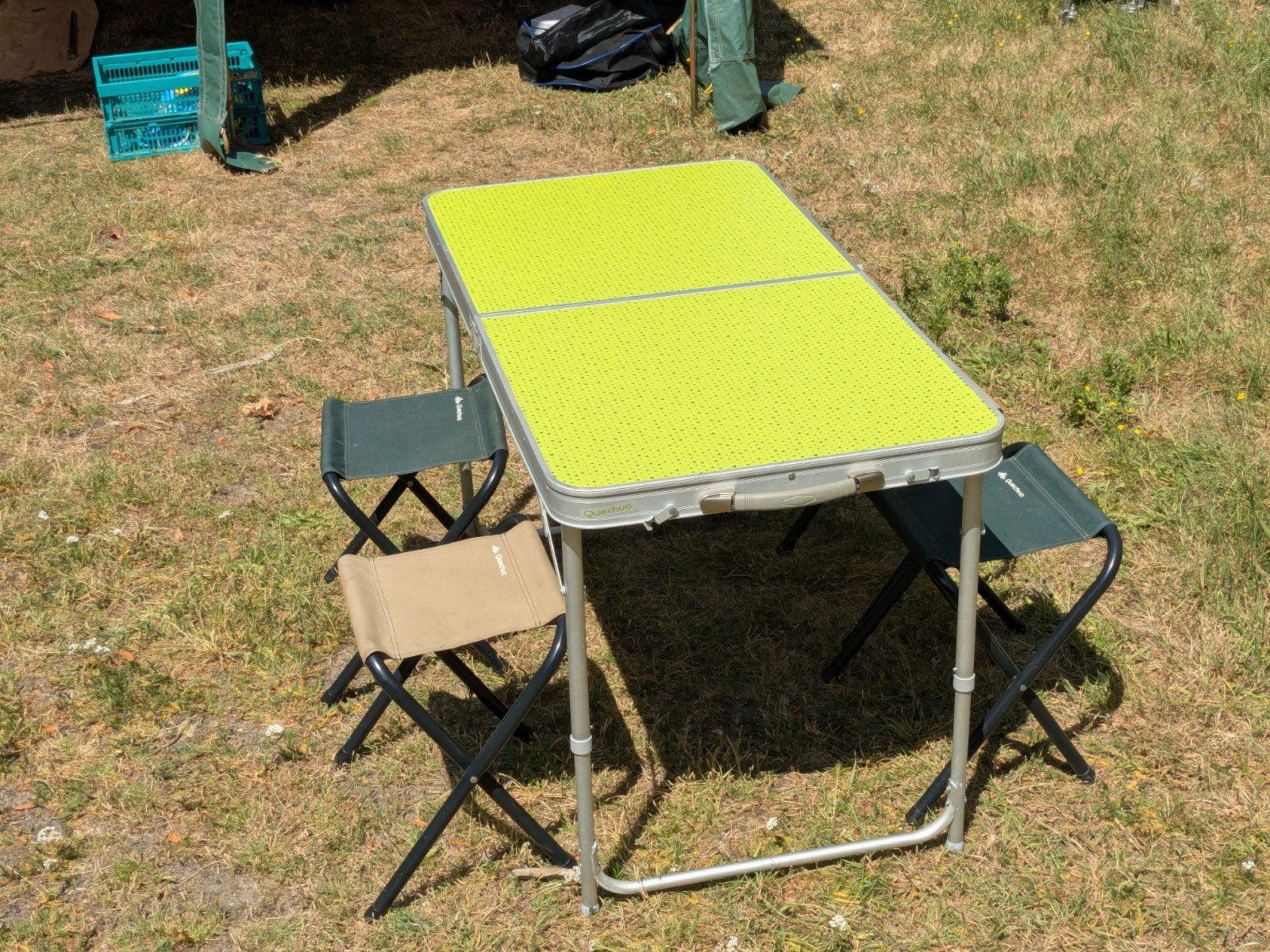 Quechua campeertafel met 4 krukjes - compact en draagbaar, Ophalen