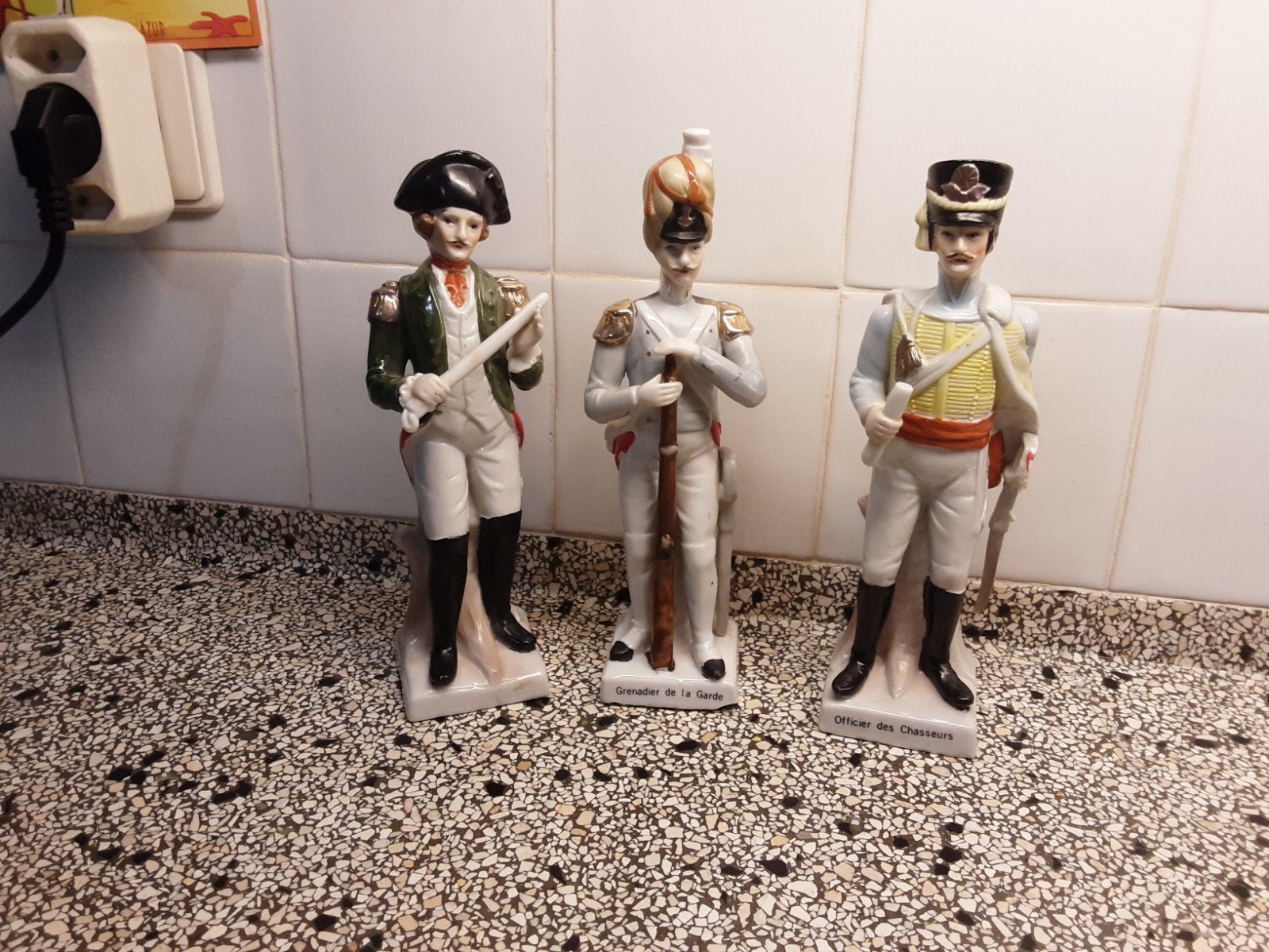 3 porseleinen  soldaatjes, Verzamelen, Ophalen, Gebruikt