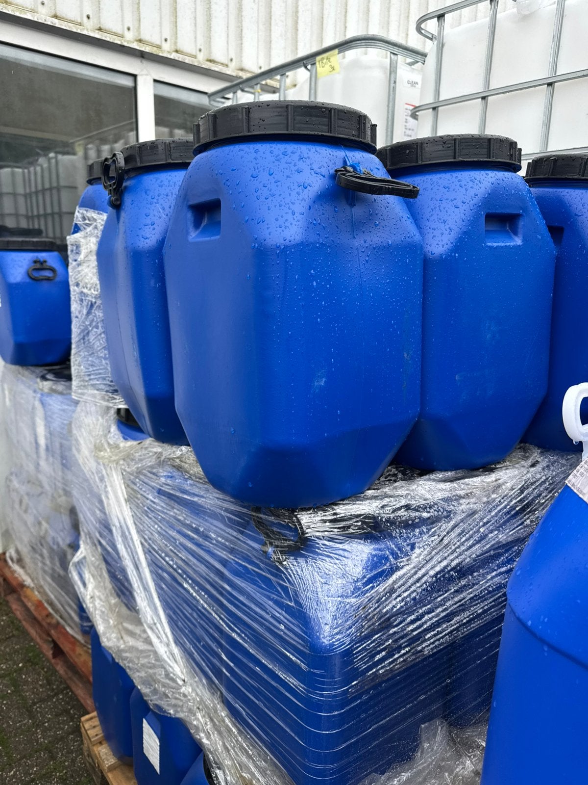 Plastic tonnen / voertonnen, Ophalen of Verzenden, Vee