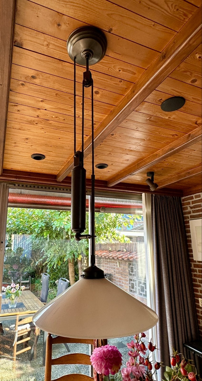 Stijlvolle Hanglamp met Katrolsysteem - Wit Glas & Metaal, Ophalen, Zo goed als nieuw, Glas, E27 (groot)