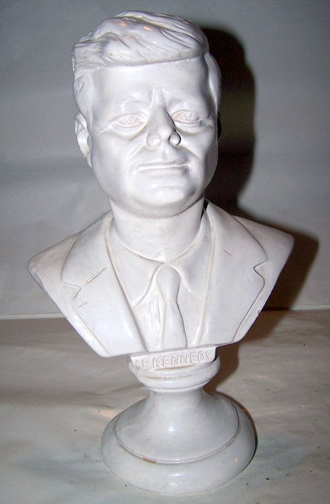 Buste John F. Kennedy. Nieuwstaat., Antiek en Kunst, Buste, Ophalen of Verzenden, 20 - 50 cm, Wit