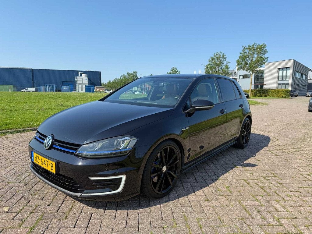 Volkswagen Golf 1.4 TSI GTE automaat, HZ-647-B, Auto's, Volkswagen, Gebruikt, Euro 6, Zwart, 1499 kg