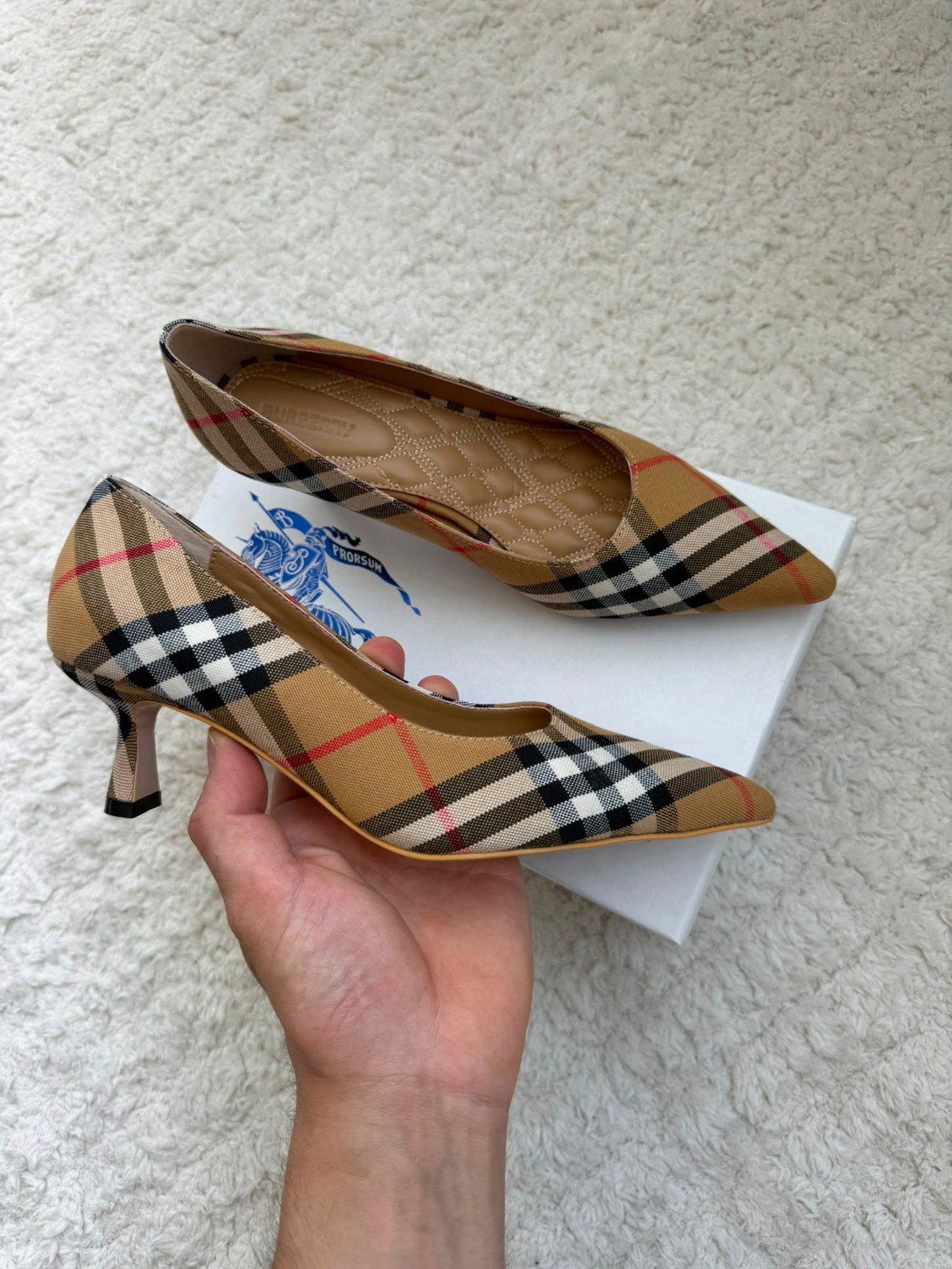 Burberry hakken pump, Ophalen of Verzenden, Nieuw, Zwart, Sneakers of Gympen