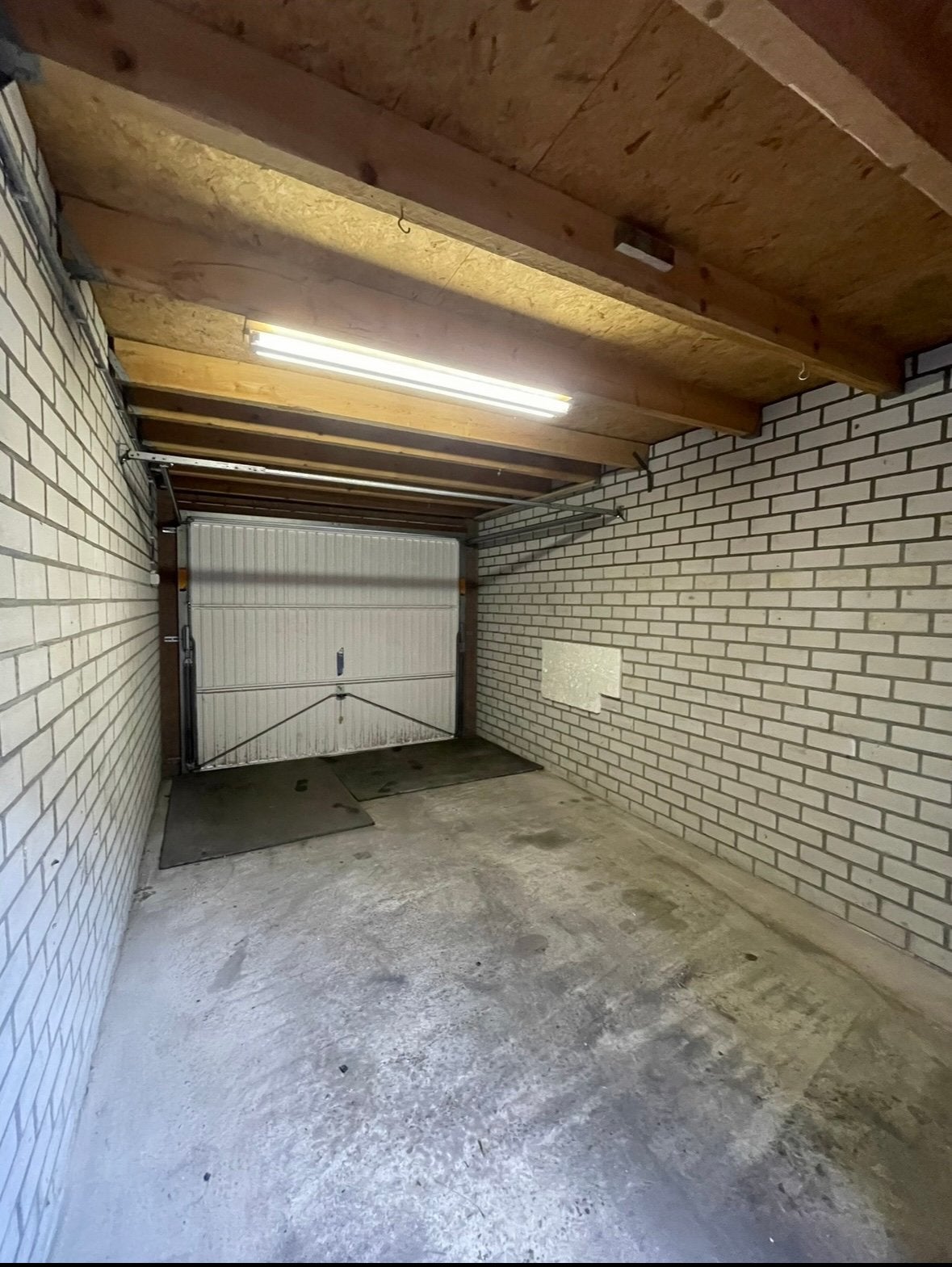 Te huur garagebox, Ophalen