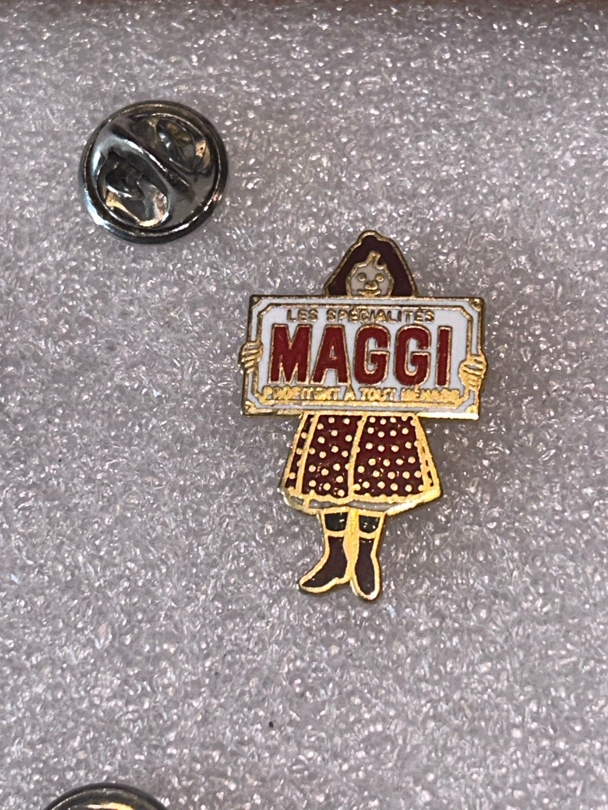 Vintage Maggi pin - Les Spécialités Maggi, Ophalen of Verzenden, Gebruikt, Merk, Speldje of Pin