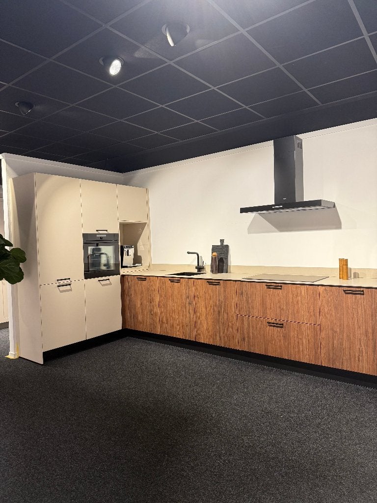 Showroom keuken, Huis en Inrichting, Ophalen, Hoekkeuken, Nieuw, Crème