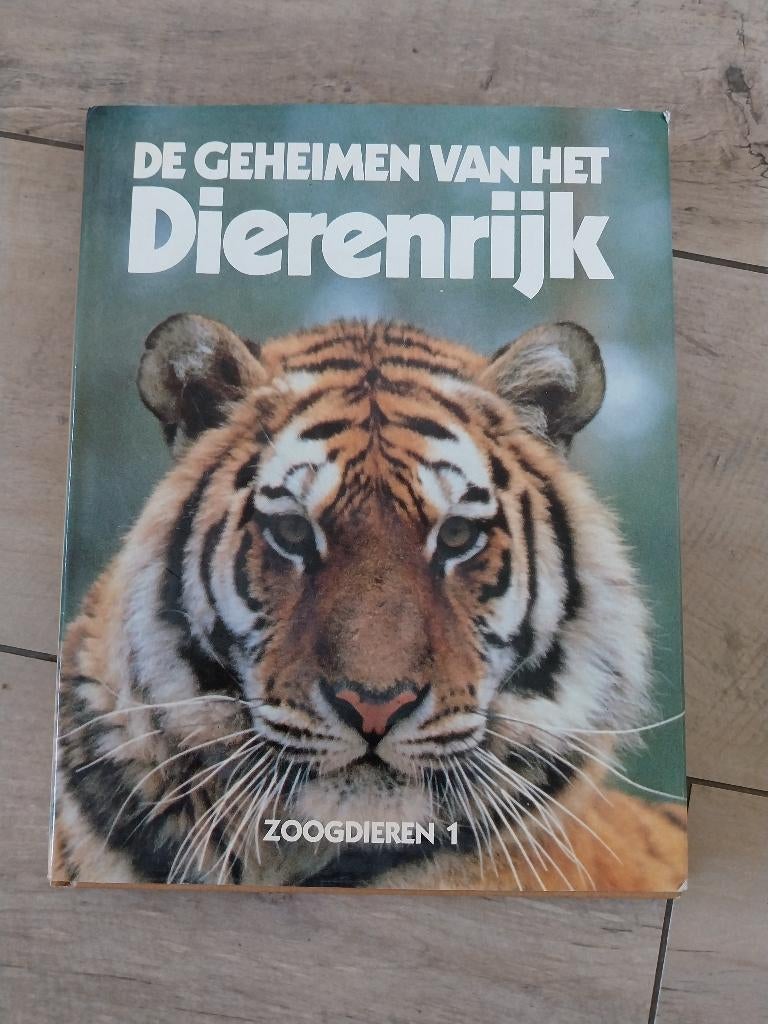 Lekturama boek geheimen van het dierenrijk, Boeken, Ophalen of Verzenden, Gelezen, Overige diersoorten