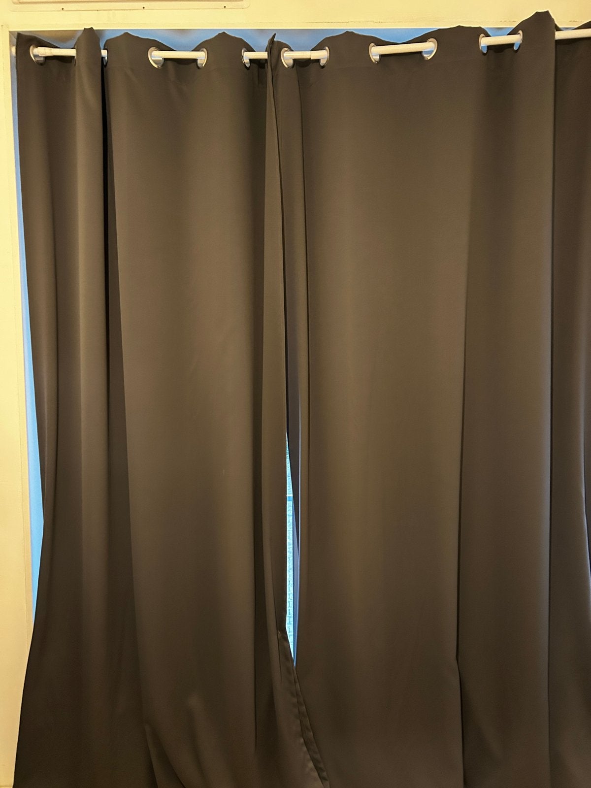 Dark grey blackout curtains with eyelets., Ophalen, Met ringen, Gebruikt, Gordijn