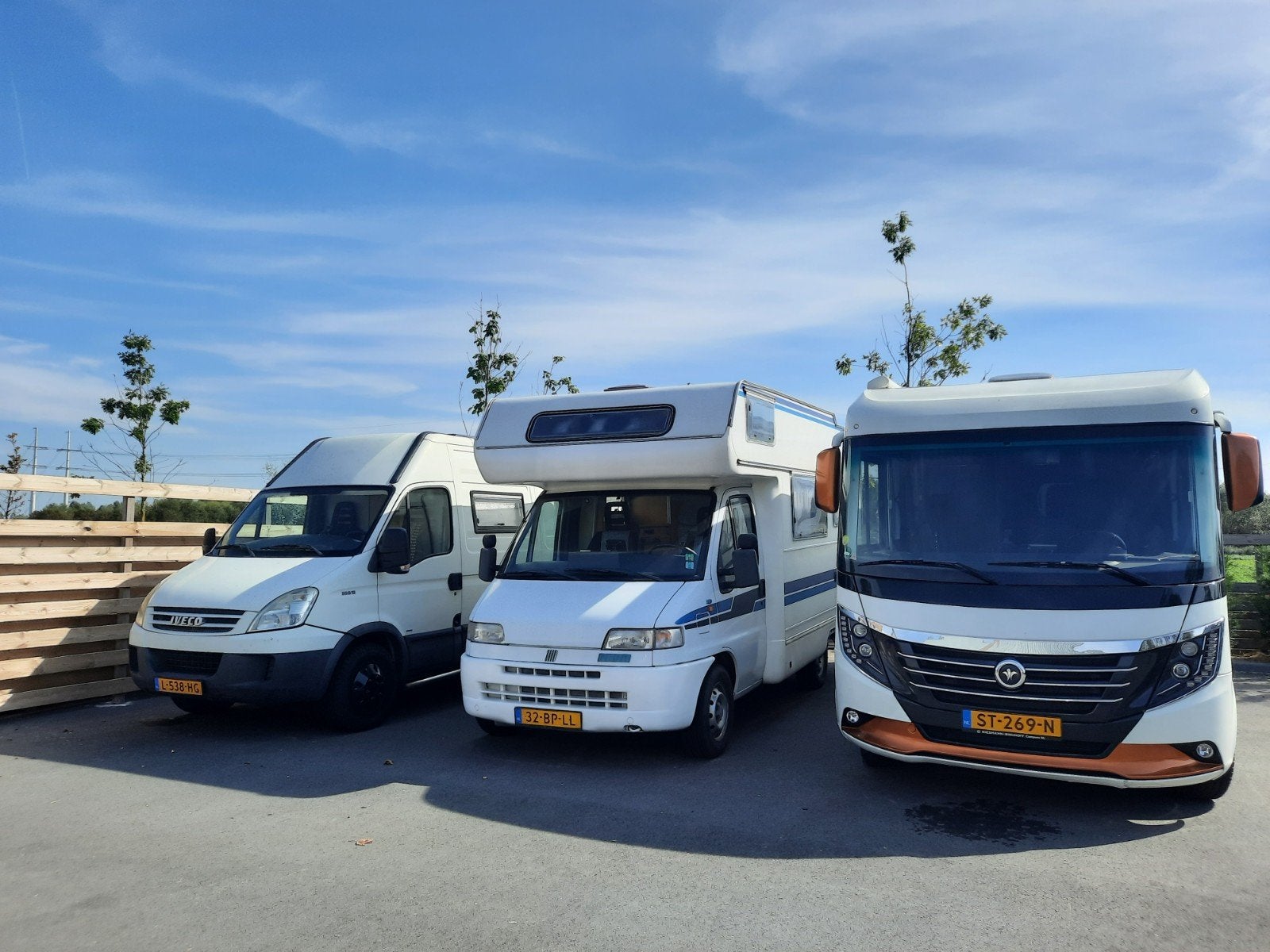 Camperstalling , caravanstalling , Foodtruck,trailerstalling