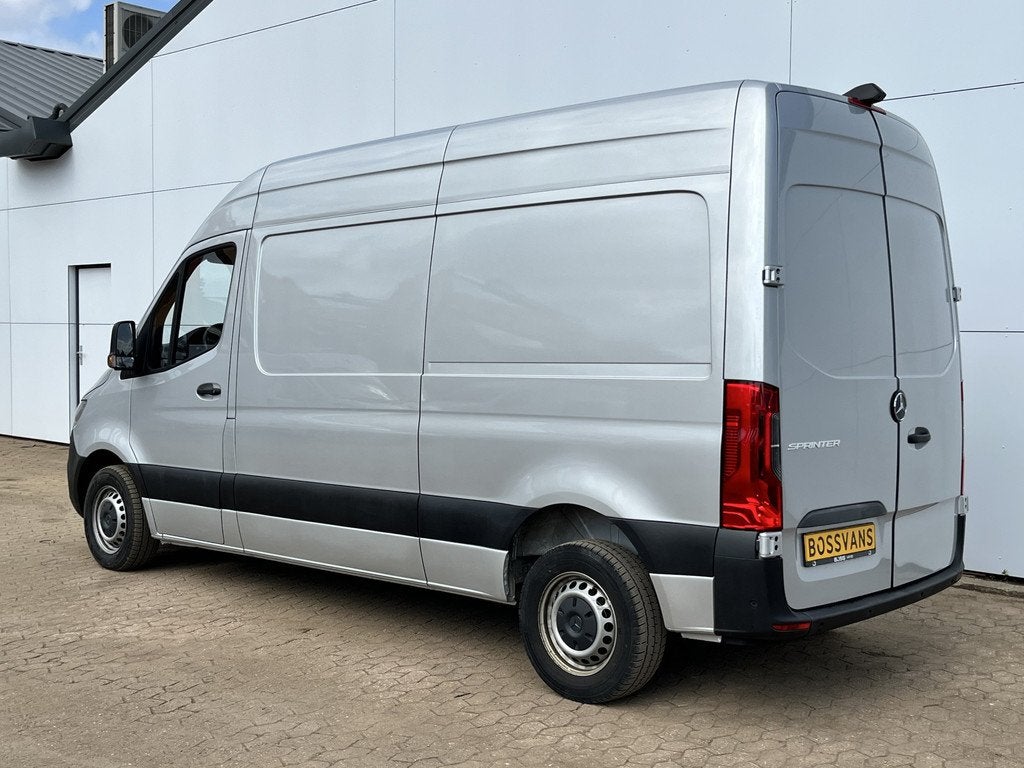 Mercedes-Benz Sprinter 215 1.9 CDI L2H2 Automaat L2H2 Climat, Auto's, Gebruikt, Zwart, 4 cilinders, 150 pk