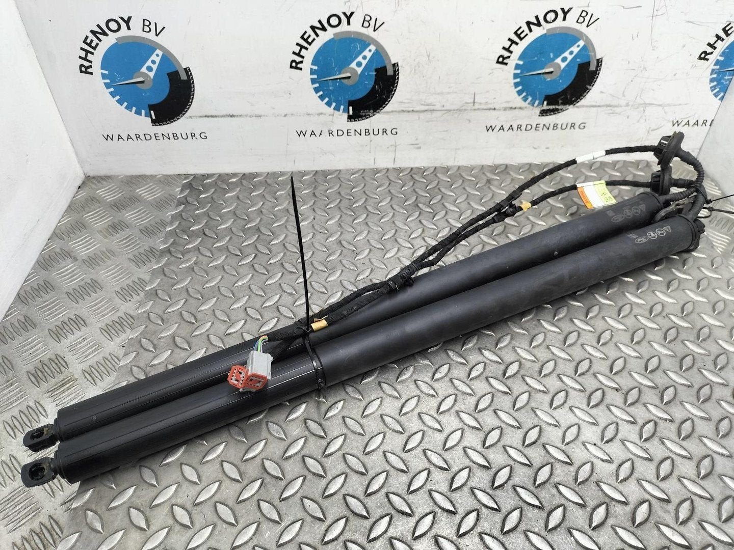 FORD KUGA ACHTERKLEP GASVEER / ELEKTRISCHE SPINDEL LV4BS402A, Ophalen of Verzenden, Gebruikt, Stiba lid