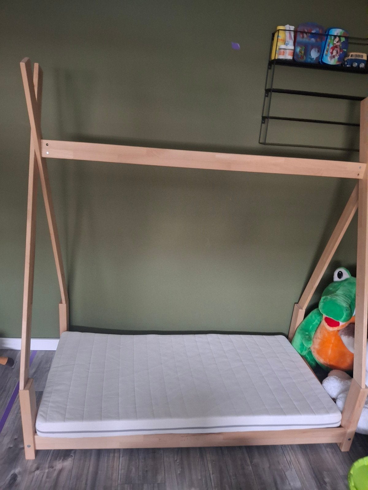 Houten tipi bed peuterbed, Ophalen, 70 tot 85 cm, 140 tot 160 cm, Zo goed als nieuw