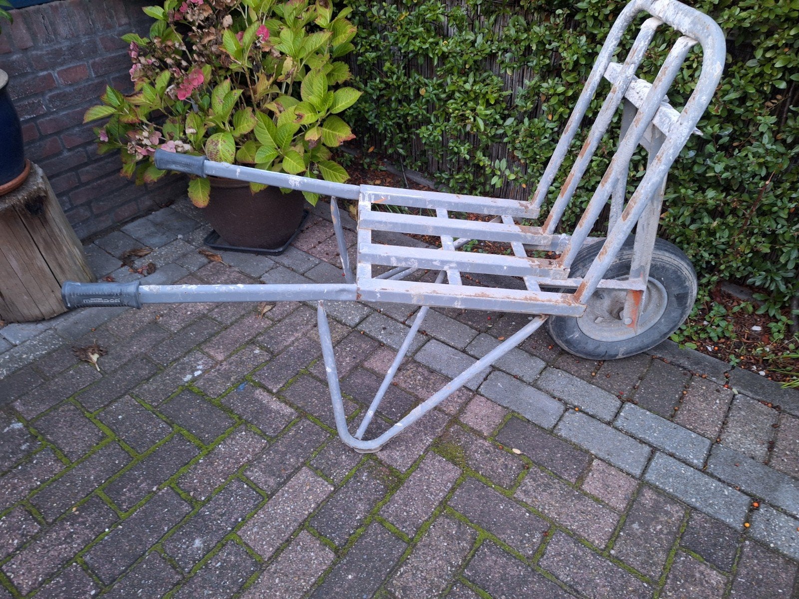 Stevige kruiwagen met één wiel, Tuin en Terras, Ophalen, Gebruikt, Handmatig, Eenwielig