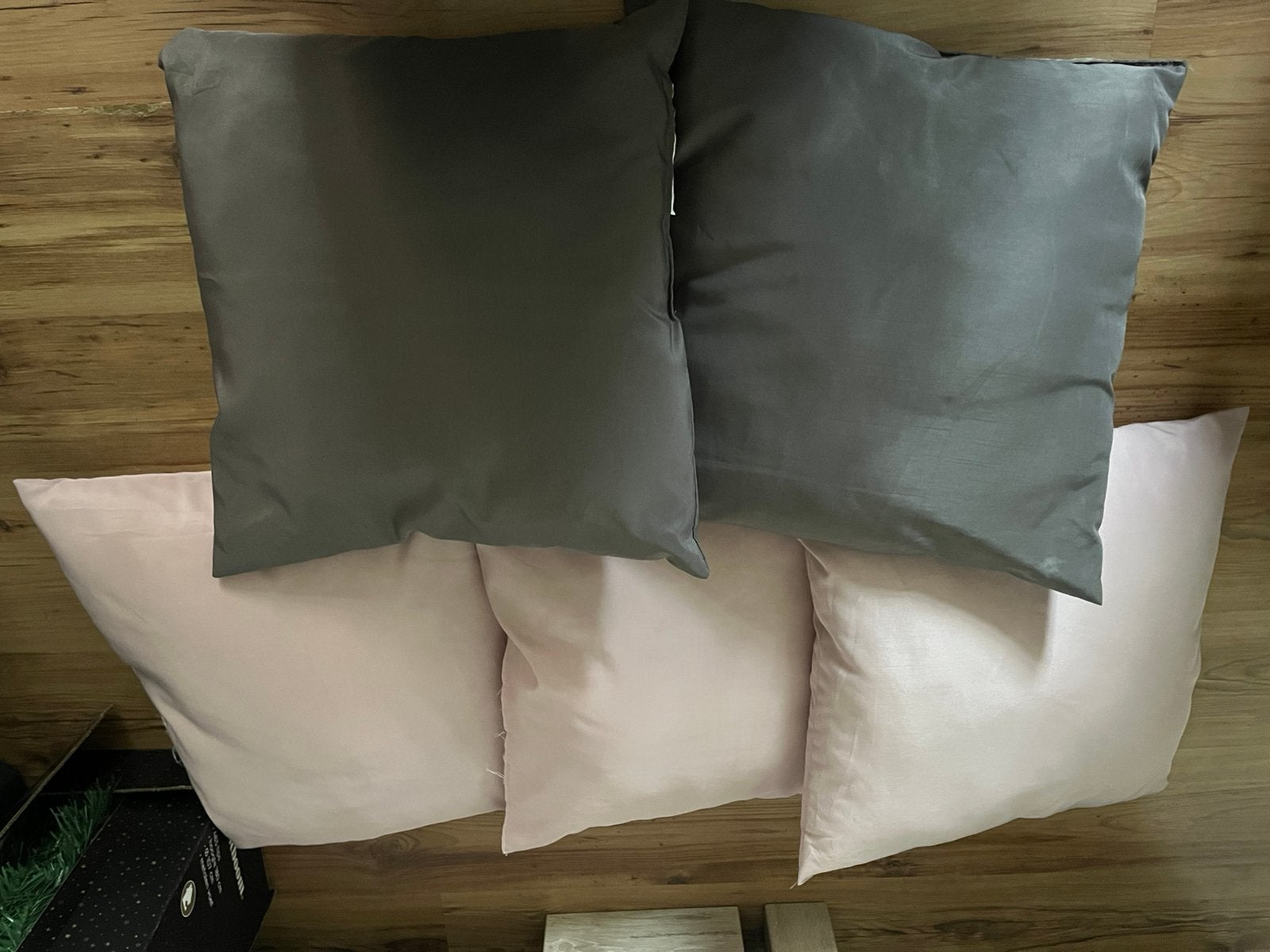 3 antraciete en 3 zacht roze kussens, Huis en Inrichting, Ophalen of Verzenden, Zo goed als nieuw, Roze, Vierkant