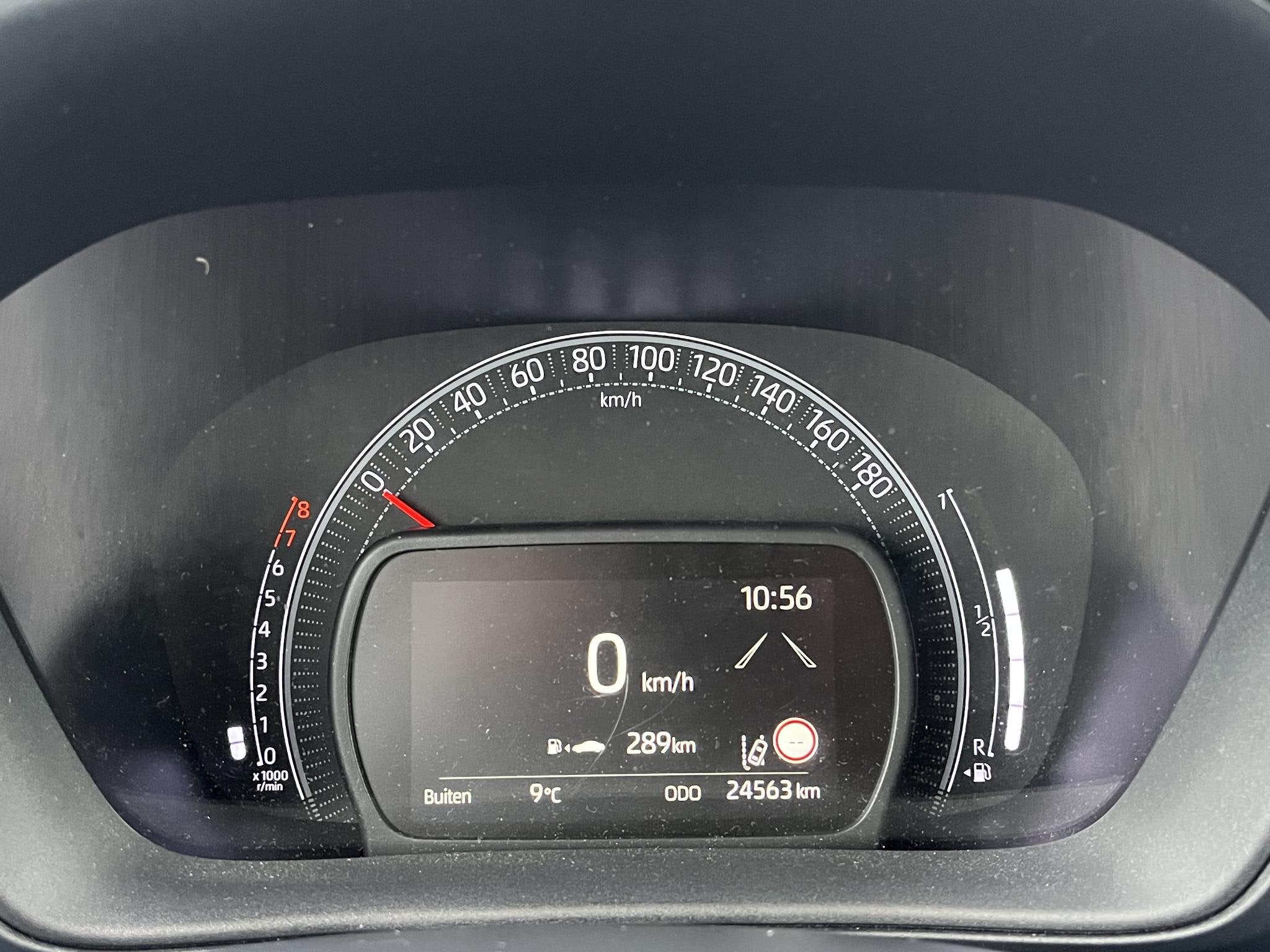 Toyota Aygo X 1.0 VVT-i MT Envy Pack | Keyless | Apple Carpl, Auto's, Toyota, Gebruikt, 920 kg, 4 stoelen, Leder en Stof