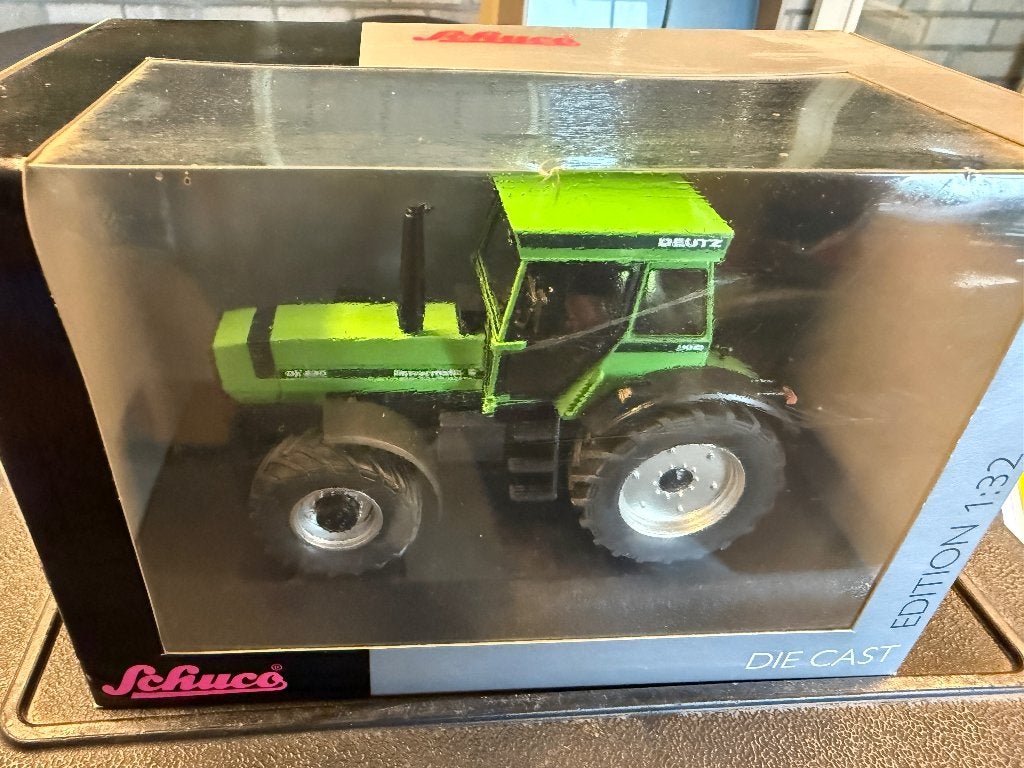 Deutz dx 230. 1:32, Ophalen of Verzenden, Zo goed als nieuw, Tractor of Landbouw, Schuco