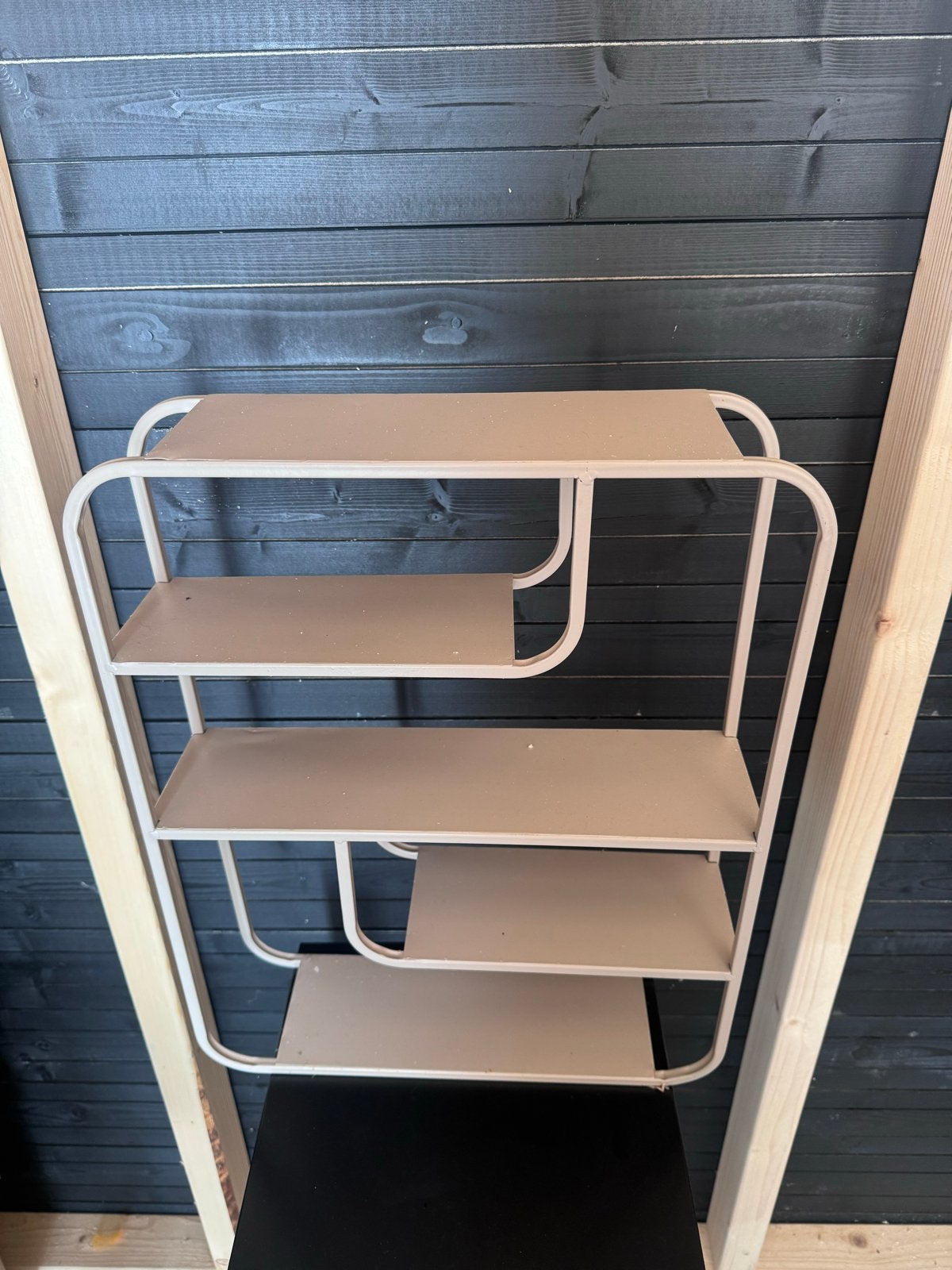 Stijlvol wandrek met 4 planken - Beige metaal, Ophalen, Gebruikt